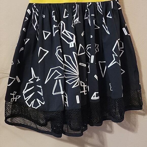 DEUX PAR DEUX BLACK AND WHITE STRIPED SLEEVELESS DRESS WITH YELLOW TRIM, SIZE 10 - Picture 4 of 6